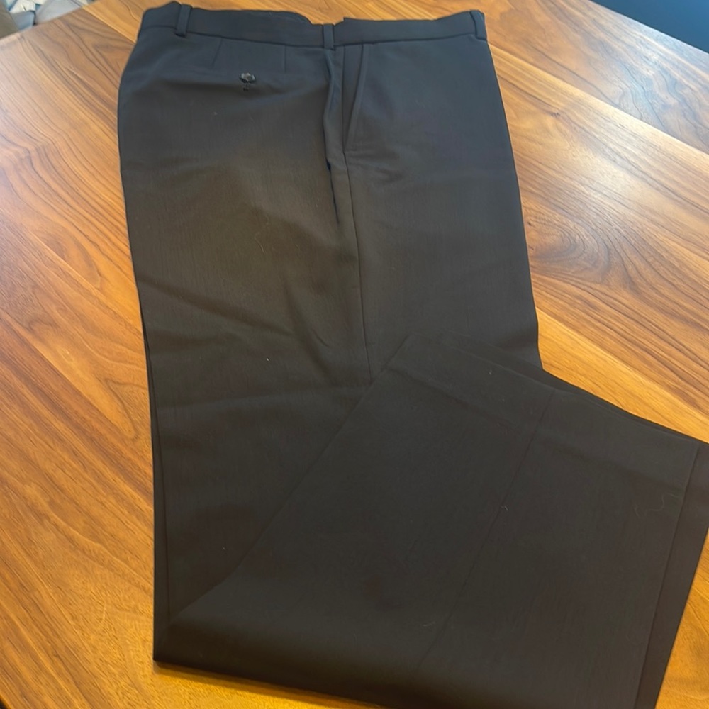 Hugo Boss James Brown blk dress pants sz 36R (inseam pic below) great condition